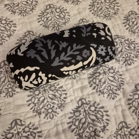 Vera Bradley Glasses Case - Picture 2 of 3